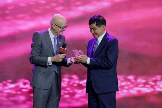 Ông Johnathan Hạnh Nguyễn nhận "Giải thưởng Trinity 2024 vì những đóng góp xuất sắc cho ngành hàng không" Ông Johnathan Hạnh Nguyễn nhận "Giải thưởng Trinity 2024 vì những đóng góp xuất sắc cho ngành hàng không"