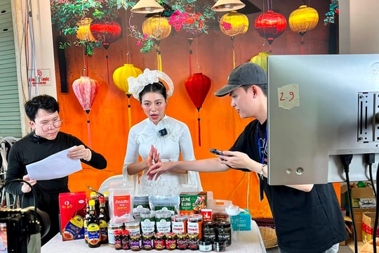Livestream: Cuộc cách mạng trong chiến lược bán hàng của các doanh nghiệp sản xuất lớn Livestream: Cuộc cách mạng trong chiến lược bán hàng của các doanh nghiệp sản xuất lớn