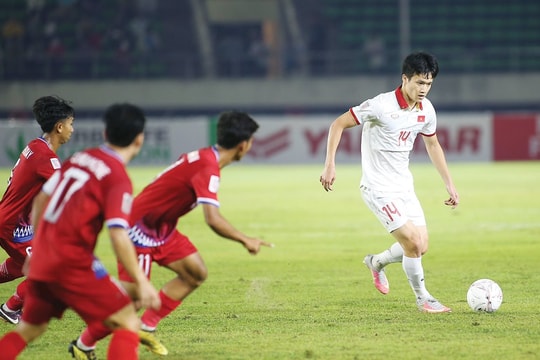 Cầu thủ Việt... quy ra tiền