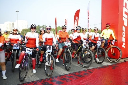 Hàng trăm vận động viên tranh tài tại giải đua xe đạp địa hình ở Hòa Bình Hàng trăm vận động viên tranh tài tại giải đua xe đạp địa hình ở Hòa Bình