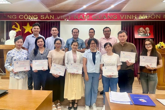 Bế giảng khóa học Biên tập và dẫn bản tin thời sự Bế giảng khóa học Biên tập và dẫn bản tin thời sự