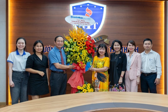 Doanh Nhân Sài Gòn thăm và chúc mừng Trường đại học Nguyễn Tất Thành nhân Ngày Nhà giáo Việt Nam Doanh Nhân Sài Gòn thăm và chúc mừng Trường đại học Nguyễn Tất Thành nhân Ngày Nhà giáo Việt Nam
