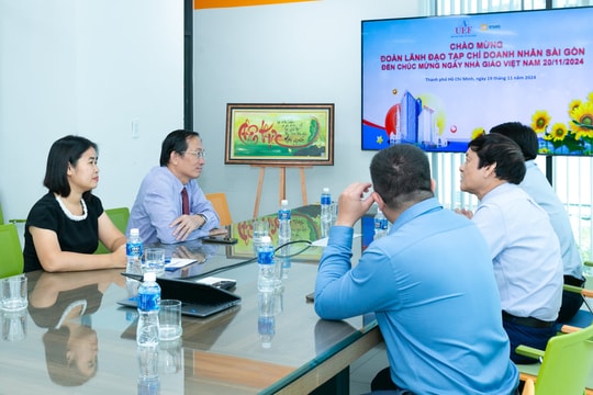 Doanh Nhân Sài Gòn thăm và chúc mừng Trường UEF nhân Ngày Hiến chương Nhà giáo Việt Nam Doanh Nhân Sài Gòn thăm và chúc mừng Trường UEF nhân Ngày Hiến chương Nhà giáo Việt Nam