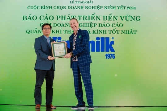 Vinamilk nhận loạt giải thường về quản trị và phát triển bền vững Vinamilk nhận loạt giải thường về quản trị và phát triển bền vững