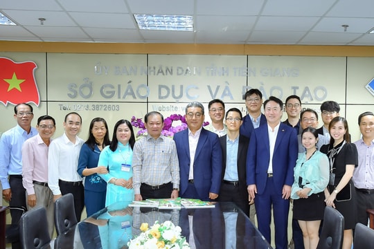 “Một vạn cuốn sách - Triệu tình yêu thương” trao cho các trường tiểu học tại Tiền Giang