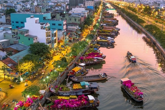Chợ hoa Xuân “Trên bến dưới thuyền” Tết Ất Tỵ 2025 kéo dài 15 ngày Chợ hoa Xuân “Trên bến dưới thuyền” Tết Ất Tỵ 2025 kéo dài 15 ngày