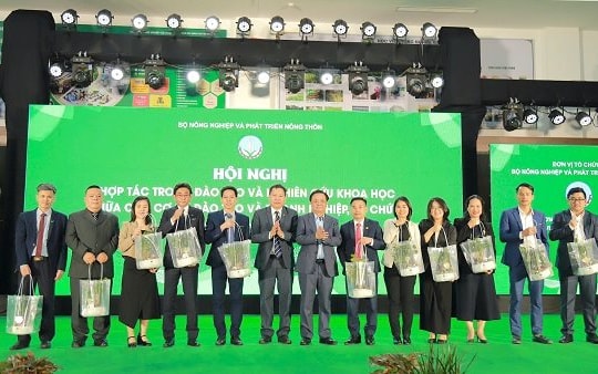 Bộ NN&PTNN biểu dương Tạp chí Doanh Nhân Sài Gòn