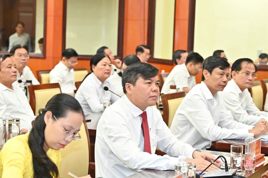Khai mạc kỳ họp HĐND TP.HCM: Bàn về biên chế, số người làm việc trong các cơ quan hành chính Khai mạc kỳ họp HĐND TP.HCM: Bàn về biên chế, số người làm việc trong các cơ quan hành chính