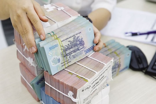 Làn sóng hàng loạt ngân hàng tăng lãi suất huy động cuối năm