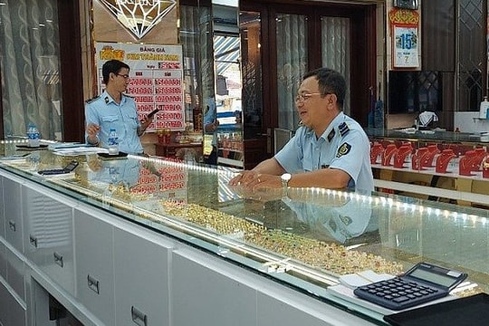 TP.HCM xử lý hơn 300 vụ vi phạm kinh doanh vàng trong năm 2024 TP.HCM xử lý hơn 300 vụ vi phạm kinh doanh vàng trong năm 2024