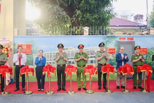 Công an Thành phố khánh thành công trình bích họa Việt Nam tươi đẹp Công an Thành phố khánh thành công trình bích họa Việt Nam tươi đẹp