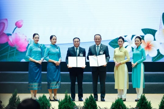Việt Nam và Lào trao các chứng nhận đầu tư cho doanh nghiệp hai nước Việt Nam và Lào trao các chứng nhận đầu tư cho doanh nghiệp hai nước