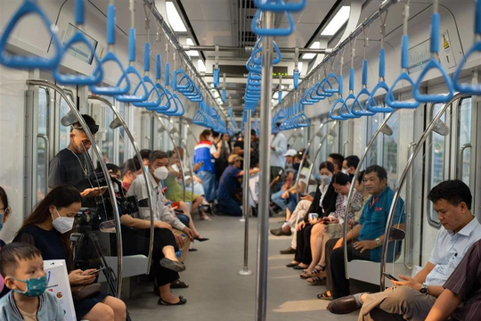 Hành khách đi tuyến metro số 1 có thể mua vé qua ví MoMo Hành khách đi tuyến metro số 1 có thể mua vé qua ví MoMo