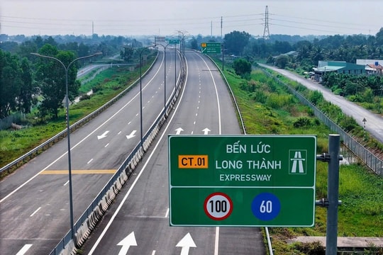 Ô tô được lưu thông miễn phí trên tuyến cao tốc Bến Lức - Long Thành Ô tô được lưu thông miễn phí trên tuyến cao tốc Bến Lức - Long Thành
