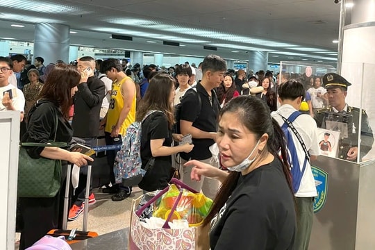 Sân bay Tân Sơn Nhất đón lượng khách kỷ lục ngày 25 Tết