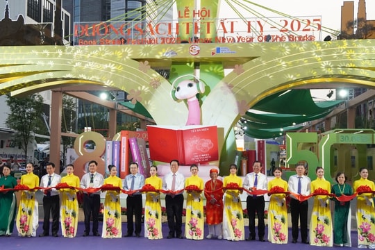 TP.HCM: Rực rỡ lễ hội Đường sách Tết Ất Tỵ 2025