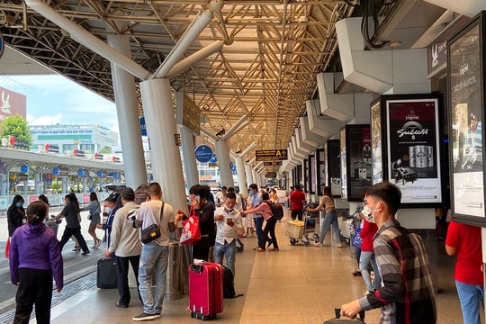 Lượng khách đi máy bay tăng kỷ lục trong dịp Tết Lượng khách đi máy bay tăng kỷ lục trong dịp Tết