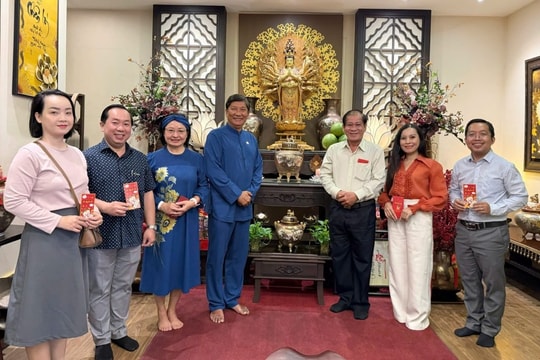 Lãnh đạo Đồng hương tỉnh Bến Tre tại TP.HCM chúc Tết Công ty Vàng Mi Hồng