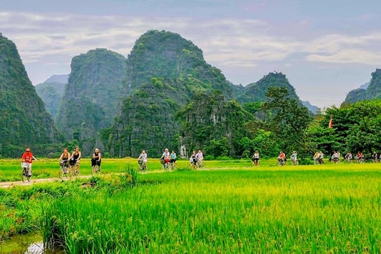 Việt Nam đón gần 4 triệu lượt khách quốc tế sau 2 tháng Việt Nam đón gần 4 triệu lượt khách quốc tế sau 2 tháng