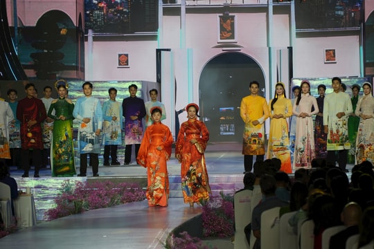 Lễ hội Áo dài TP.HCM lần 11: Tôn vinh vẻ đẹp áo dài, bảo tồn văn hóa và quảng bá hình ảnh Việt Nam Lễ hội Áo dài TP.HCM lần 11: Tôn vinh vẻ đẹp áo dài, bảo tồn văn hóa và quảng bá hình ảnh Việt Nam