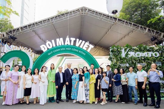 V.Rohto 20 năm chăm sóc thị lực cộng đồng V.Rohto 20 năm chăm sóc thị lực cộng đồng