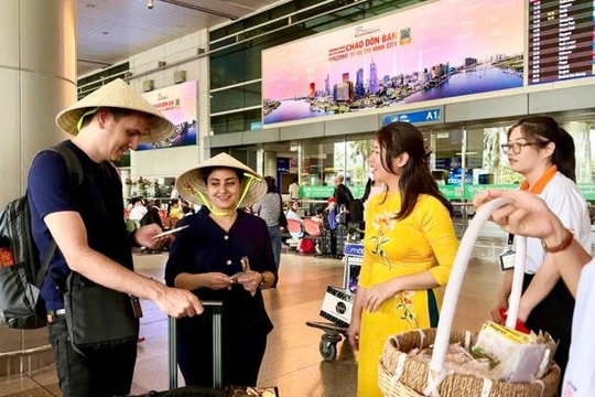 TP.HCM đón hơn 400 du khách Iran trên chuyến bay charter đầu tiên