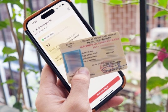 Người dân được dùng VNeID để xuất trình giấy phép lái xe Người dân được dùng VNeID để xuất trình giấy phép lái xe
