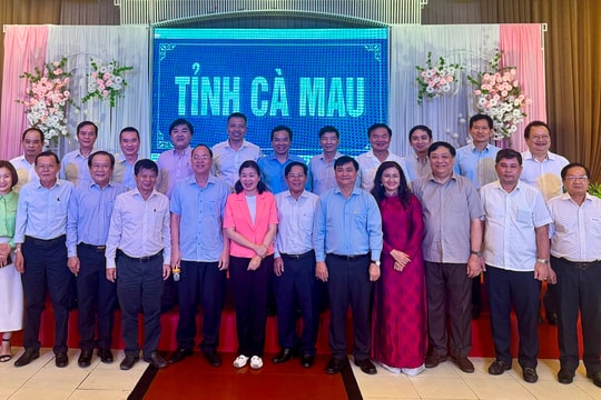 TP.HCM hỗ trợ an sinh xã hội cho Cà Mau: Thắt chặt nghĩa tình, đoàn kết vươn xa TP.HCM hỗ trợ an sinh xã hội cho Cà Mau: Thắt chặt nghĩa tình, đoàn kết vươn xa