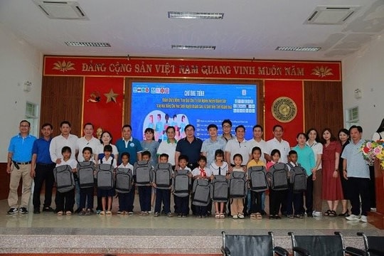 Nhiều phần quà gửi tặng bà con tỉnh Khánh Hòa