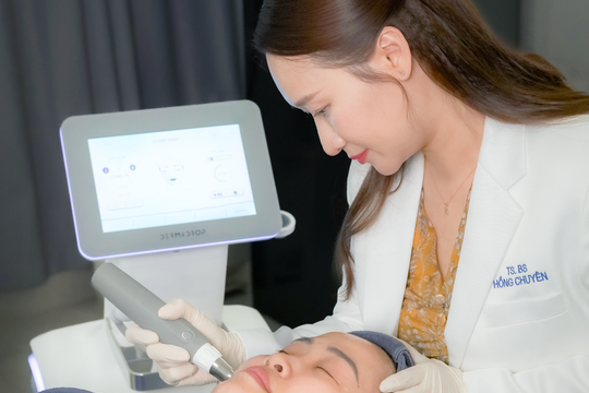Trải nghiệm công nghệ "làm đẹp không đau" tại Hồng Chuyên Clinic Trải nghiệm công nghệ "làm đẹp không đau" tại Hồng Chuyên Clinic