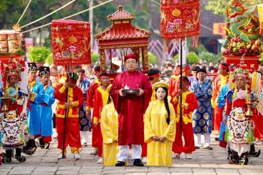 Lãnh đạo và nhân dân TP.HCM dâng hương hoa giỗ Tổ Hùng Vương