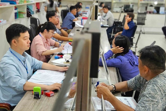 Bản tin chiều 8/4: TP.HCM tăng 12 bậc trong bảng xếp hạng cải cách hành chính năm 2024 Bản tin chiều 8/4: TP.HCM tăng 12 bậc trong bảng xếp hạng cải cách hành chính năm 2024