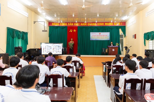 Hành trang vào đời tuổi 18: Truyền cảm hứng cho thế hệ trẻ Hành trang vào đời tuổi 18: Truyền cảm hứng cho thế hệ trẻ