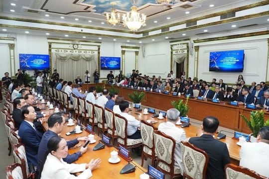 50 doanh nghiệp - 50 năm mùa Xuân của Thành phố 50 doanh nghiệp - 50 năm mùa Xuân của Thành phố