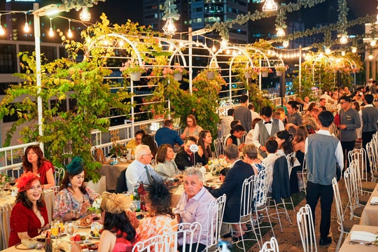 Chào mừng Đại lễ 30/4: Hào khí non sông, tiệc đêm rực rỡ tại Rex Hotel Saigon