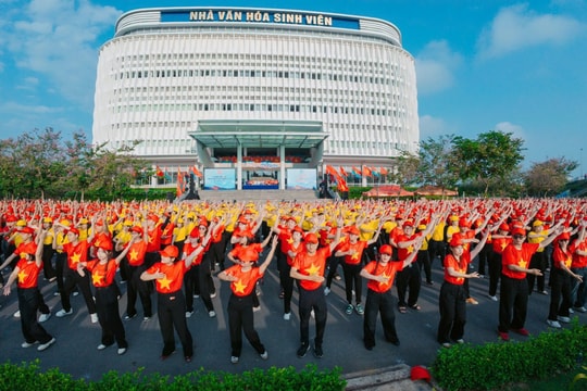 Bản tin chiều 21/4: 5.000 sinh viên TP.HCM đồng diễn và hòa ca “Đất nước trọn niềm vui” kỷ niệm 50 năm giải phóng miền Nam, thống nhất đất nước Bản tin chiều 21/4: 5.000 sinh viên TP.HCM đồng diễn và hòa ca “Đất nước trọn niềm vui” kỷ niệm 50 năm giải phóng miền Nam, thống nhất đất nước