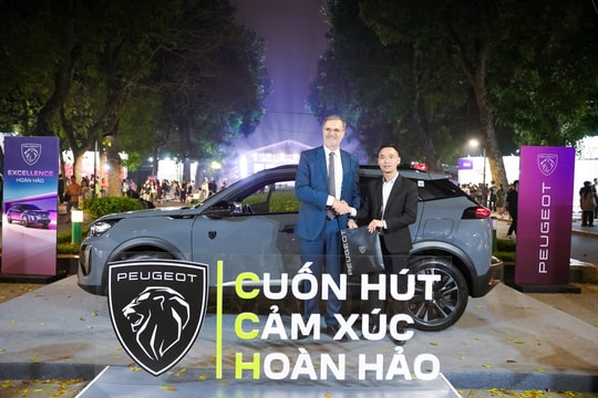 Đại sứ Pháp trải nghiệm New Peugeot 2008 tại Lễ hội Balade en France 2025 Đại sứ Pháp trải nghiệm New Peugeot 2008 tại Lễ hội Balade en France 2025