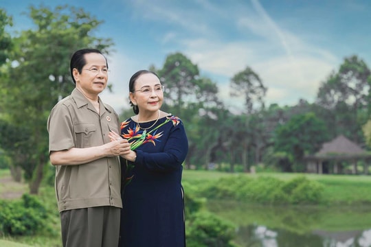 Gia đình doanh nhân, Anh hùng lao động Lê Văn Kiểm - Trần Cẩm Nhung - Tập đoàn KN Holdings: “Sự tử tế, sáng tạo và không ngừng học hỏi là hành trang chúng tôi mang từ thời chiến sang thời bình…” Gia đình doanh nhân, Anh hùng lao động Lê Văn Kiểm - Trần Cẩm Nhung - Tập đoàn KN Holdings: “Sự tử tế, sáng tạo và không ngừng học hỏi là hành trang chúng tôi mang từ thời chiến sang thời bình…”