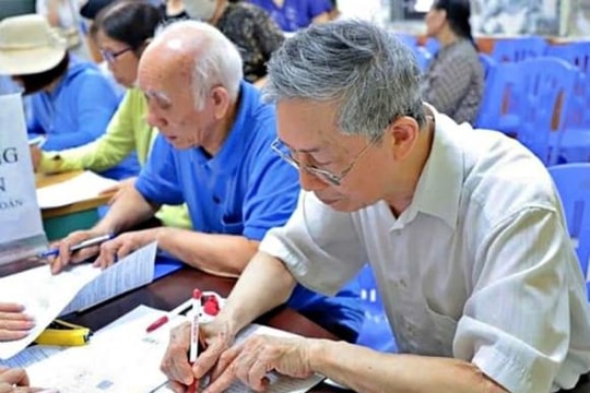 Hàng triệu người cao tuổi hưởng lợi từ chính sách nâng trợ cấp hưu trí xã hội Hàng triệu người cao tuổi hưởng lợi từ chính sách nâng trợ cấp hưu trí xã hội