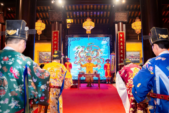 Ngự trà Hoàng Cung