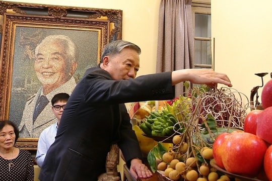 Tổng Bí thư Tô Lâm dâng hương tưởng nhớ Đại tướng Võ Nguyên Giáp và Đại tướng Văn Tiến Dũng Tổng Bí thư Tô Lâm dâng hương tưởng nhớ Đại tướng Võ Nguyên Giáp và Đại tướng Văn Tiến Dũng