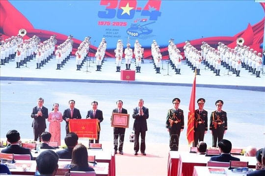 Đảng bộ, chính quyền và nhân dân TP.HCM nhận Danh hiệu Anh hùng Lao động Đảng bộ, chính quyền và nhân dân TP.HCM nhận Danh hiệu Anh hùng Lao động