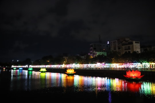 Bản tin chiều 6/5: 3.000 chiếc đèn lồng, 7 tòa sen dọc kênh Nhiêu Lộc mừng Đại lễ Vesak Liên Hợp Quốc