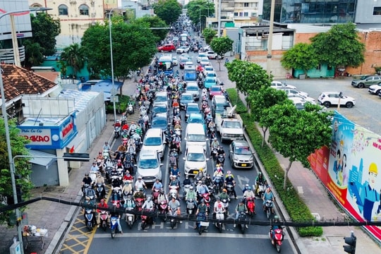 TP.HCM mở rộng thí điểm vạch mắt võng tại giao lộ Lê Duẩn - Tôn Đức Thắng