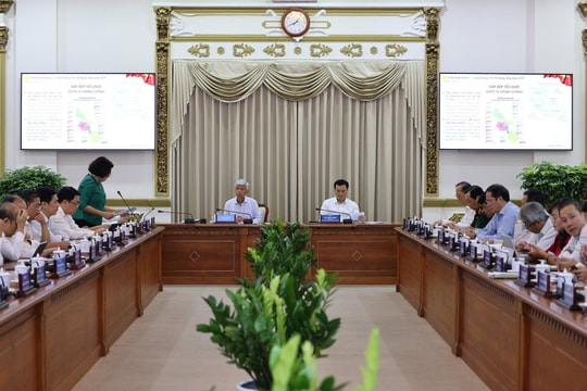 Kinh tế TP.HCM tiếp tục đà tăng trưởng, tập trung tháo gỡ "điểm nghẽn" trong quý II Kinh tế TP.HCM tiếp tục đà tăng trưởng, tập trung tháo gỡ "điểm nghẽn" trong quý II