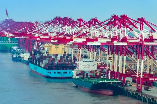 Những chuyến hàng Trung Quốc đầu tiên chịu thuế quan 145% đã cập cảng Mỹ Những chuyến hàng Trung Quốc đầu tiên chịu thuế quan 145% đã cập cảng Mỹ