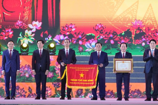 Hải Phòng vinh dự nhận danh hiệu "Thành phố Anh hùng" Hải Phòng vinh dự nhận danh hiệu "Thành phố Anh hùng"