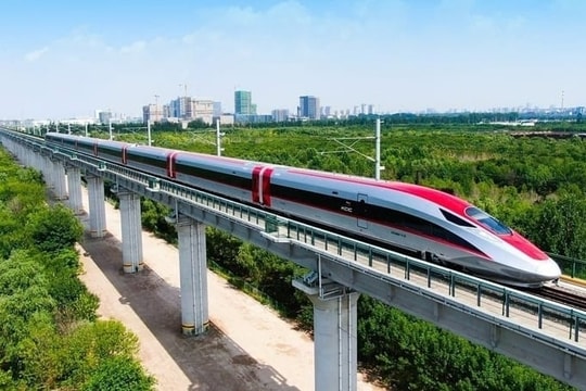 Chính phủ giao các bộ ngành đánh giá đề xuất đường sắt tốc độ cao Bắc - Nam của Vinspeed, báo cáo trước ngày 22/5