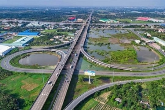 Thủ tướng Phạm Minh Chính chỉ đạo đẩy nhanh tiến độ các công trình giao thông trọng điểm