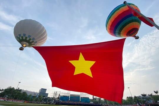 Nghệ An tổ chức lễ chào cờ và bay đại kỳ Tổ quốc nhân kỷ niệm 135 năm ngày sinh Chủ tịch Hồ Chí Minh Nghệ An tổ chức lễ chào cờ và bay đại kỳ Tổ quốc nhân kỷ niệm 135 năm ngày sinh Chủ tịch Hồ Chí Minh